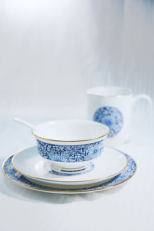 Gold-trimmed Blue and White Porcelain Dinnerware (4 pieces)