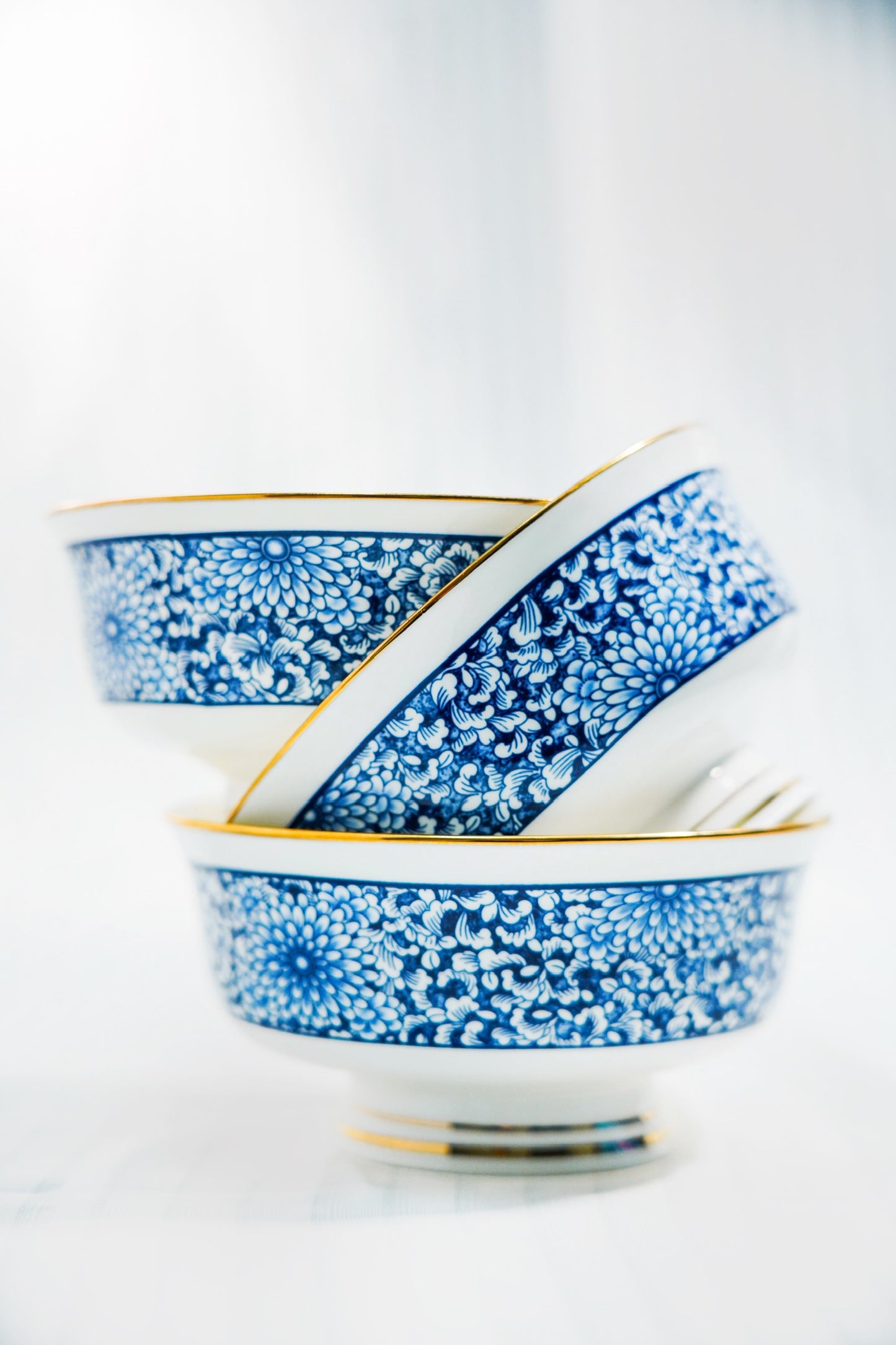 Gold-trimmed Blue and White Porcelain Dinnerware (4 pieces)