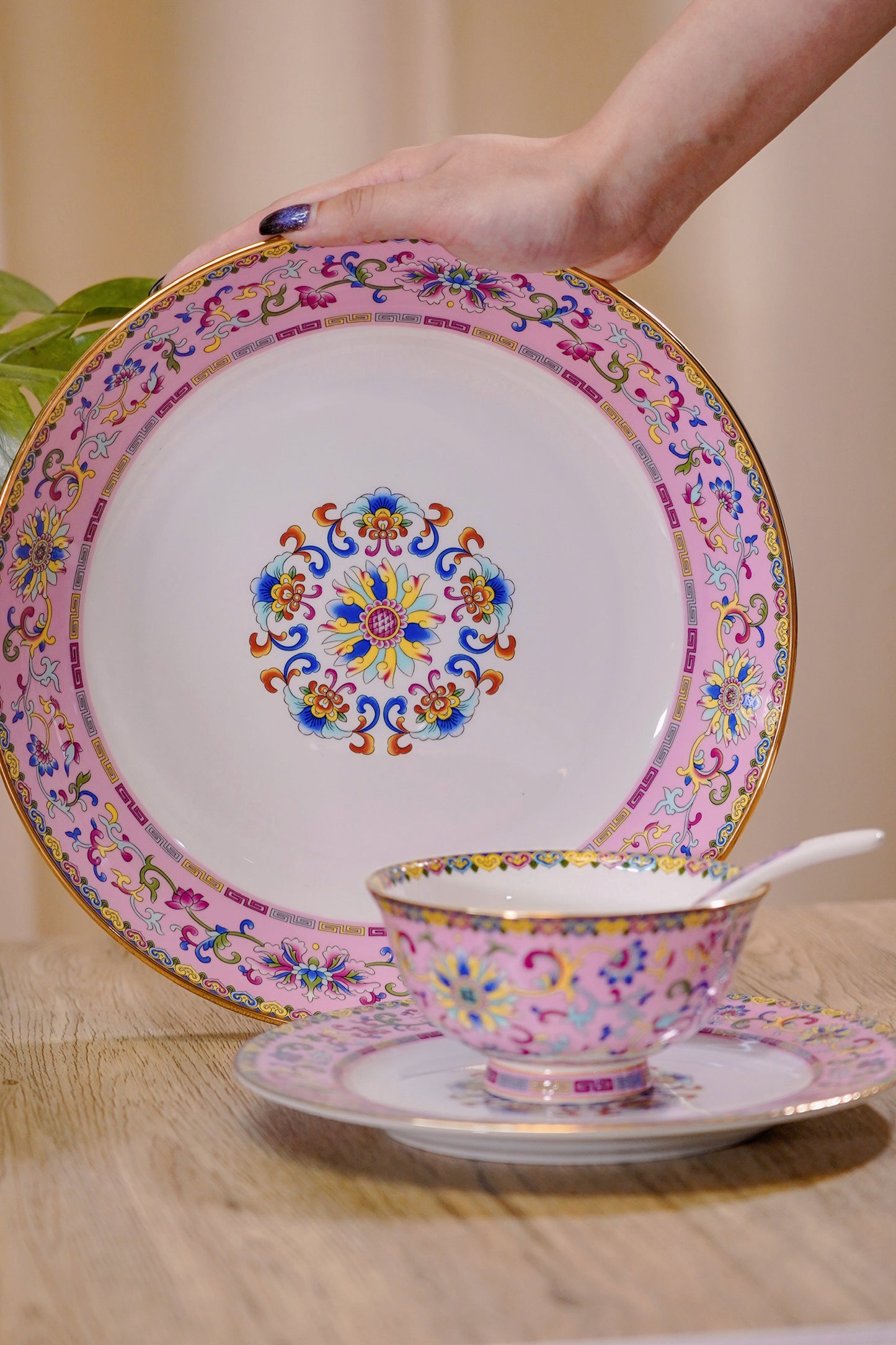 Famille Rose Bone China Dinnerware Set - Pink (4 pieces)